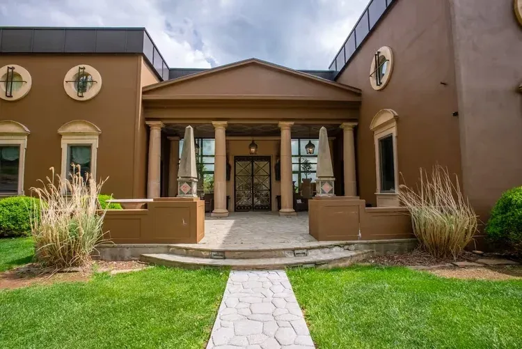 Front entry courtyard at The Redstone Estate